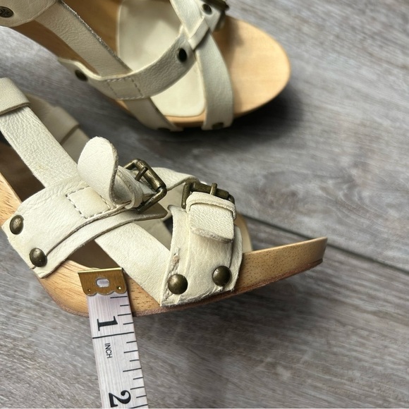 Frye Dolly Buckle Wood Sandals in White - Picture 16 of 16